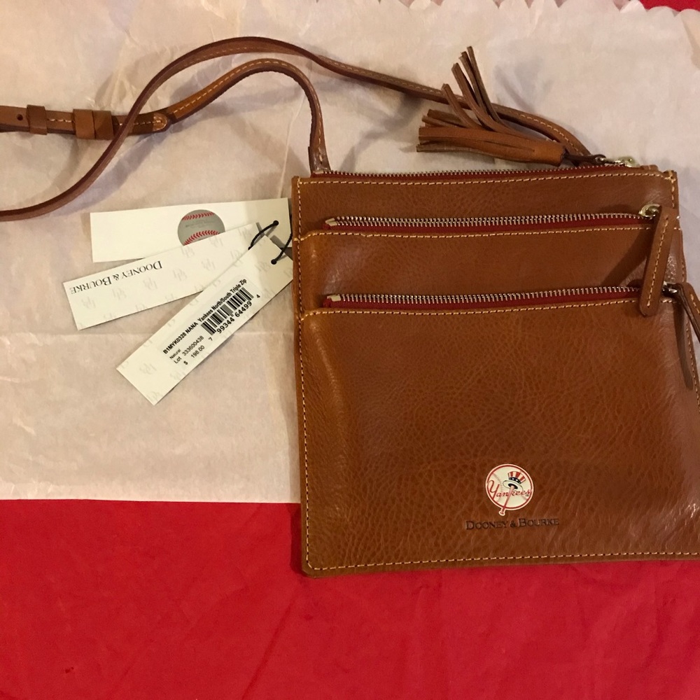 D & B Yankees North/South Triple Zip leather bag